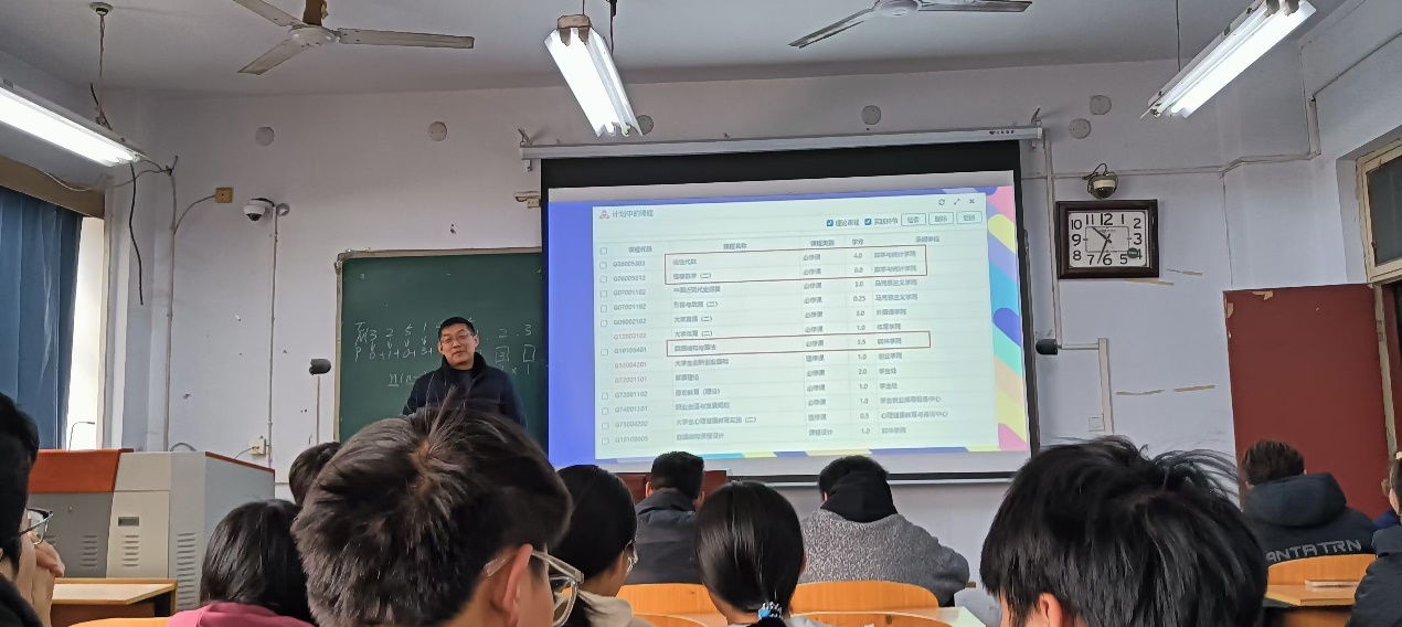 说明: 会议室里的人们AI 生成的内容可能不正确。
